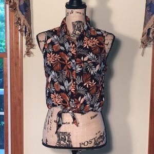 Forever 21 M Ladies Crop Top. Jungle Floral